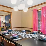 4bd Contemporary With Bbq, Game Holiday home