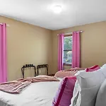 4bd Contemporary With Bbq, Game *