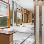 4bd Contemporary With Bbq, Game Holiday home