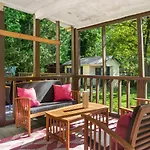 4bd Contemporary With Bbq, Game Holiday home Charlotte