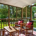 4bd Contemporary With Bbq, Game Holiday home