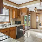 Holiday home 4bd Contemporary With Bbq, Game