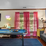 Holiday home 4bd Contemporary With Bbq, Game *