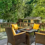 Holiday home 4bd Contemporary With Bbq, Game *