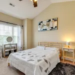 Charming W/ Balcony, 1 Mi To Unc Charlotte! *