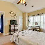 Charming W/ Balcony, 1 Mi To Unc Charlotte! Holiday home Charlotte