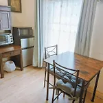 Walkable Uptown Area, King Suite, Quiet And Private