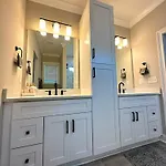 New Charming 3bd Townhome With Wifi - 9 Min To Uptown