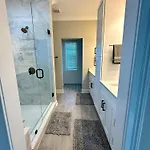New Charming 3bd Townhome With Wifi - 9 Min To Uptown Holiday home *