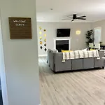 New Charming 3bd Townhome With Wifi - 9 Min To Uptown