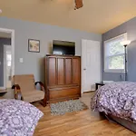 Renovated Charlotte Bungalow - 3 Mi To Downtown!