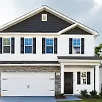 Spacious 4Bd Retreat - Central Location - Backyard