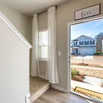 Charming Retreat- Cozy & Stylish Home Home
