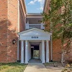 Sleek & Stylish Condo In Southpark Home