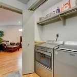Holiday home Modern With Yard 3 Mi To Uptown Charlotte! Charlotte