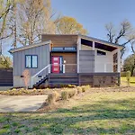 Modern Home With Yard 3 Mi To Uptown Charlotte!