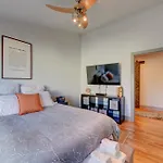 Modern With Yard 3 Mi To Uptown Charlotte!