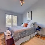 Modern With Yard 3 Mi To Uptown Charlotte! Holiday home *