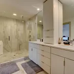 Modern With Yard 3 Mi To Uptown Charlotte!