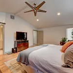 Modern With Yard 3 Mi To Uptown Charlotte! Holiday home