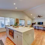 Modern With Yard 3 Mi To Uptown Charlotte! Holiday home *