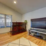 Holiday home Modern With Yard 3 Mi To Uptown Charlotte! Charlotte