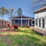 Modern Home With Yard 3 Mi To Uptown Charlotte!