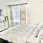 Holiday home Spacious 4-bedroom House,6beds With Office Space *