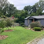Charming Urban Retreat - Cozy Cottage In Charlotte