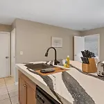 Gorgeous 2 Bedroom Near Carowinds - Patio - Pool Holiday home Charlotte