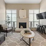 Gorgeous 2 Bedroom Near Carowinds - Patio - Pool *