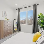 2 Unit Modern Close To Uptown * Charlotte