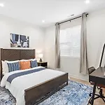 2 Unit Modern Close To Uptown