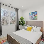 2 Unit Modern Close To Uptown Apartment