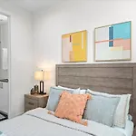 2 Unit Modern Close To Uptown Apartment *