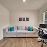 Beautifull House Near Airport Holiday home *