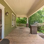 Spacious & Stylish 4Br W Fireplace-Up To 12 People