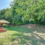 Near Uncc! Family Retreat W/ Deck Charlotte