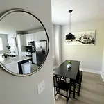 Brand New Build 10 Min- Uptown Holiday home
