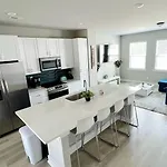 Holiday home Brand New Build 10 Min- Uptown Charlotte