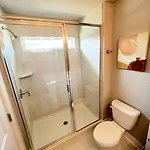 Brand New Build 10 Min- Uptown Holiday home Charlotte