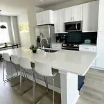 Brand New Build 10 Min- Uptown