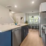 Brand New Build 10 Min- Uptown Holiday home *
