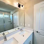 Holiday home Brand New Build 10 Min- Uptown *