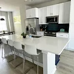Brand New Build 10 Min- Uptown *