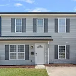 Cozy 4br Near Uptown -king Bed- Jacuzzi Holiday home