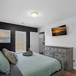 Cozy 4Br Home Near Uptown -King Bed- Jacuzzi