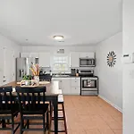 Cozy 4br Near Uptown -king Bed- Jacuzzi Charlotte
