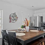 Holiday home Cozy 4br Near Uptown -king Bed- Jacuzzi