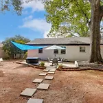 3Br Charlotte Getaway, Hot Tub & Mini Golf Fun